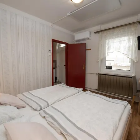 Valley Vendeghaz Guest house *