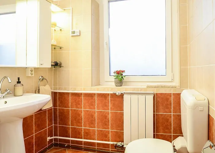 Konukevi Valley Vendeghaz Eğri